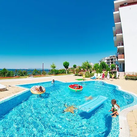 Sea Coast - 17 Pools Included