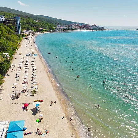 Sea Coast - 17 Pools Included *